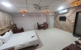 Agrawal Bhavan Budget Stay Only For Indians